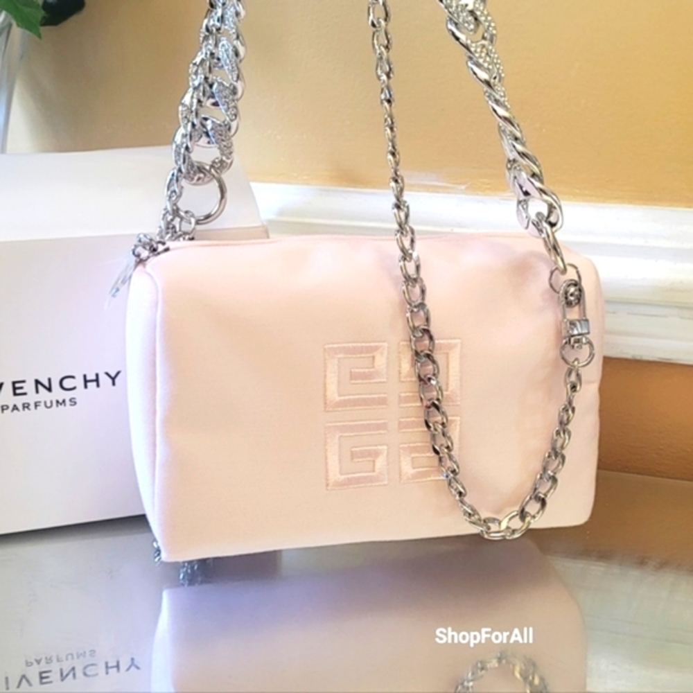 Givenchy - Picture 4 of 13